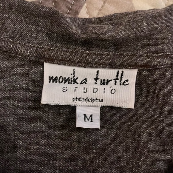 Monika Turtle Linen Buttondown Top - Picture 4 of 5